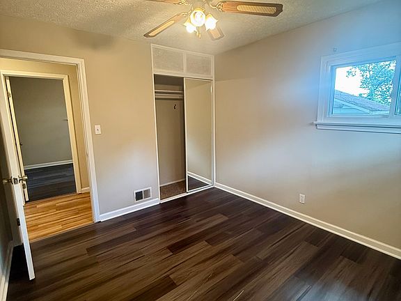 3rd image of 129 The Brooklands Ave