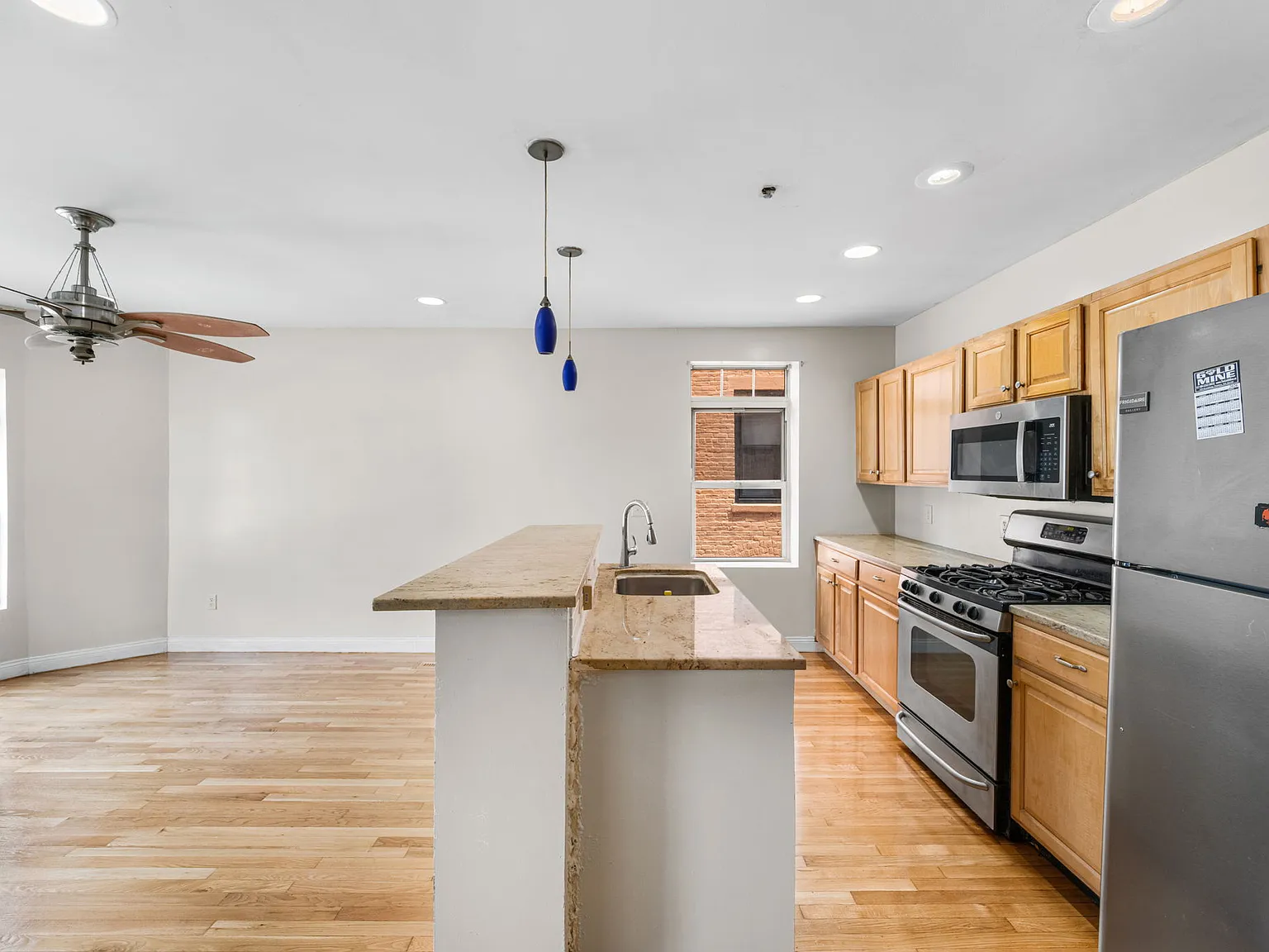 3 bed, 1500 sqft, $3,250 — Photo 3