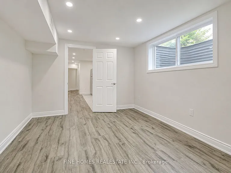 132 Purcell Cres #LOWER — Photo 6