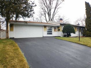 5 Austin Ave, Carpentersville, IL 60110