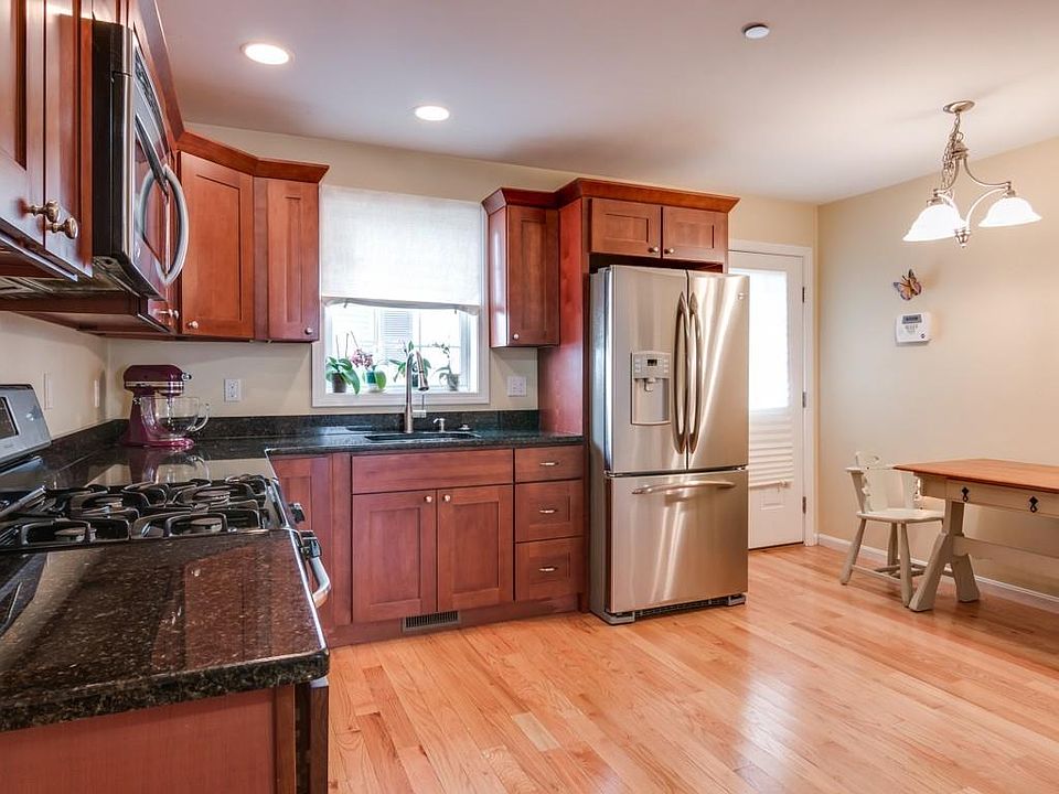 1st image of 21 Maplewood Ave APT D