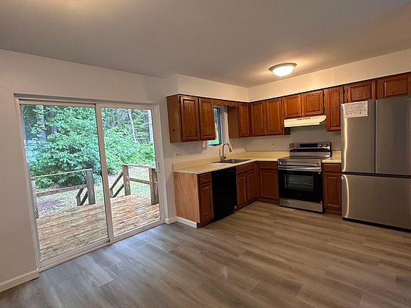4th image of 7 Woodridge Cir #7A
