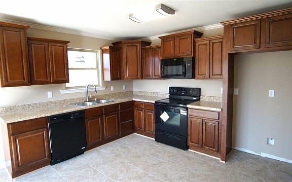 4th image of 5812 Heritage Heights Dr