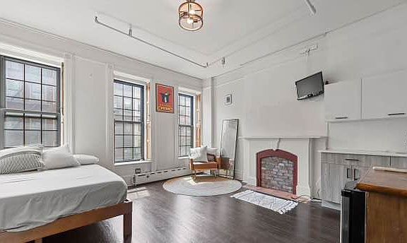 2nd image of 1698 Lexington Ave #3D