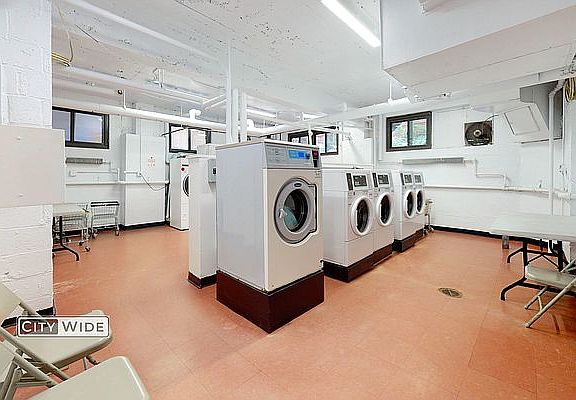 5th image of 219 E 69th St APT 10A