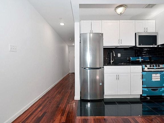 2nd image of 134 Allen St APT 5