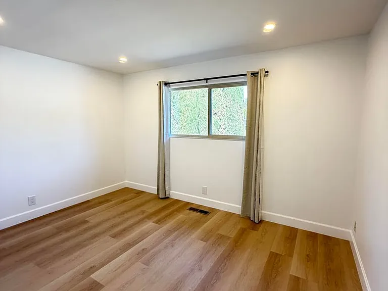 9887 Broadmoor Dr — Photo 34