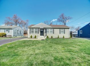 110 Cap Ln, Middlesex, NJ 08846