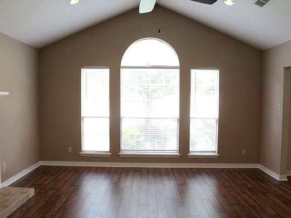 4th image of 709 Brookhollow Dr