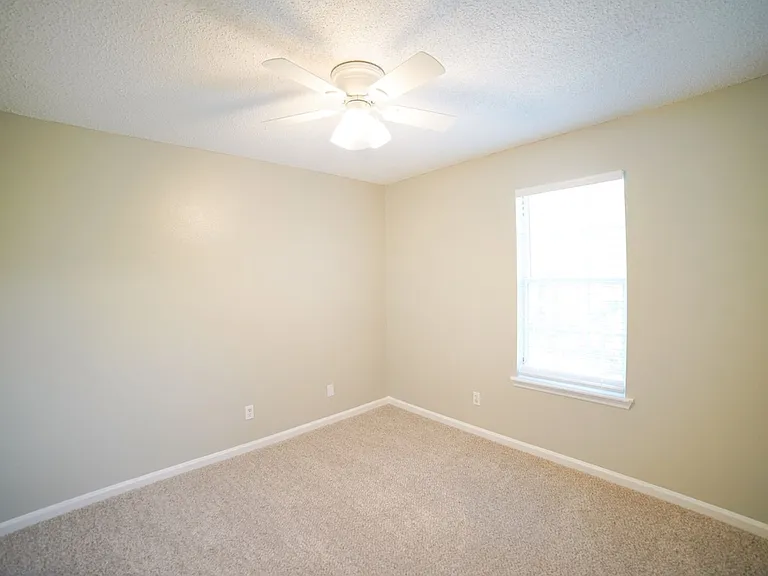 1100 Green Tree Ct #F — Photo 4