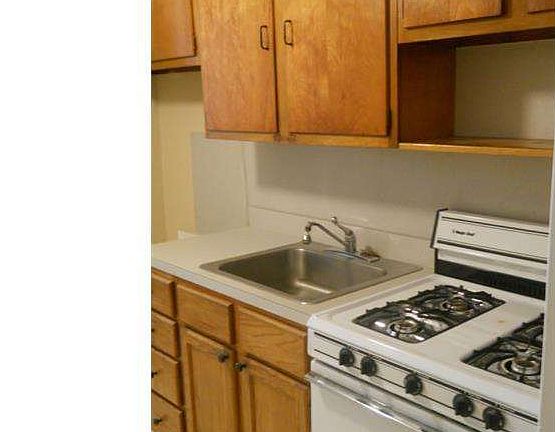 4th image of 111 Devereaux Ave