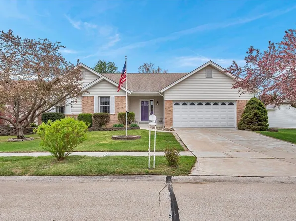 6 Seabiscuit Dr, Saint Charles, MO 63301