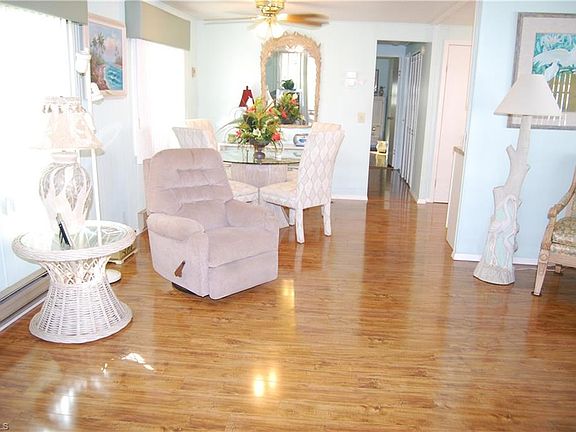 5th image of 20630 Port Dr #E14