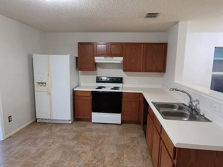 2608 Plantation Dr — Photo 10
