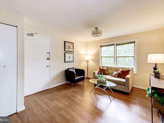 5th image of 802 S Arlington Mill Dr APT 301