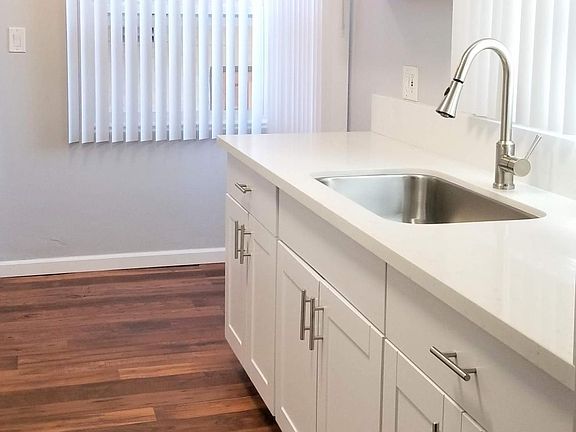 4th image of 3921 Marine View Ave #3921