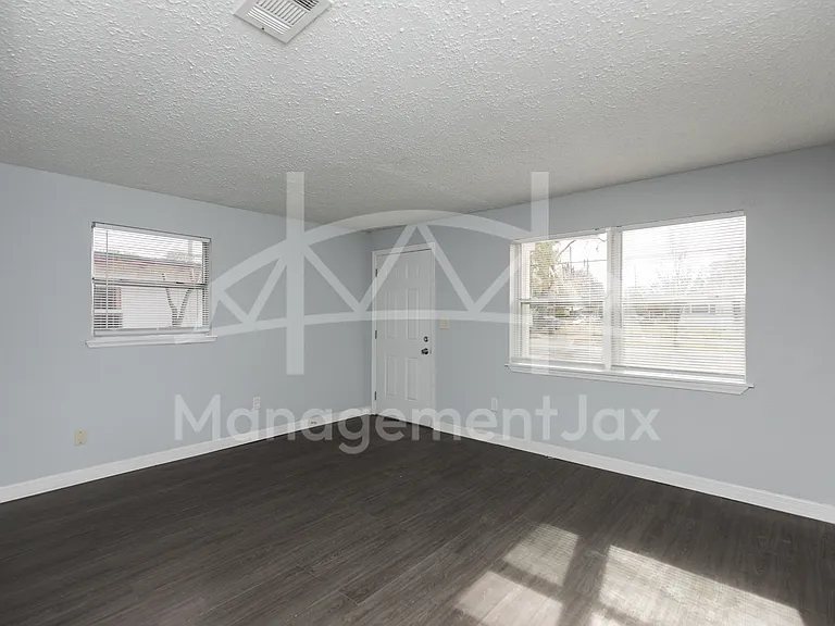 2661 W 25th St — Photo 22