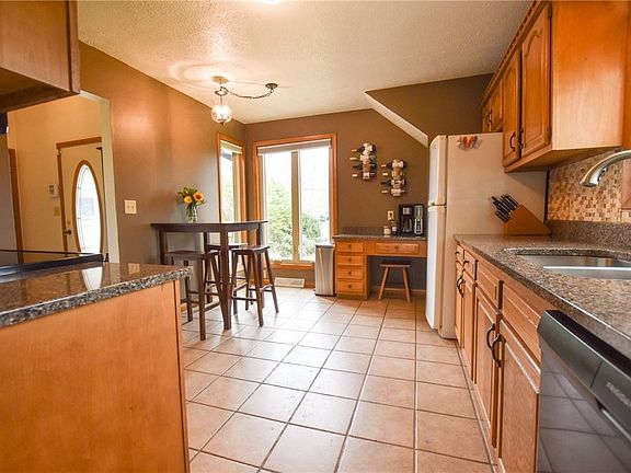5th image of 206 Marwood Rd