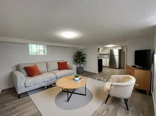 40 Shanley St, Kitchener, ON N2H 5N9