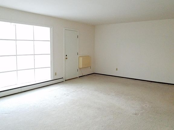 4th image of 220 Williamsburg Dr