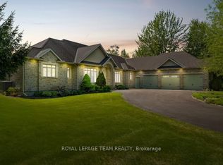 6043 Knights Dr, Ottawa, ON K4M0A2