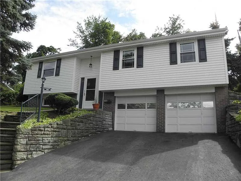 900 Bockstoce Ave photo 1
