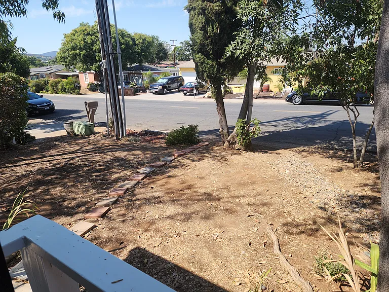 261 E Vermont Ave — Photo 2