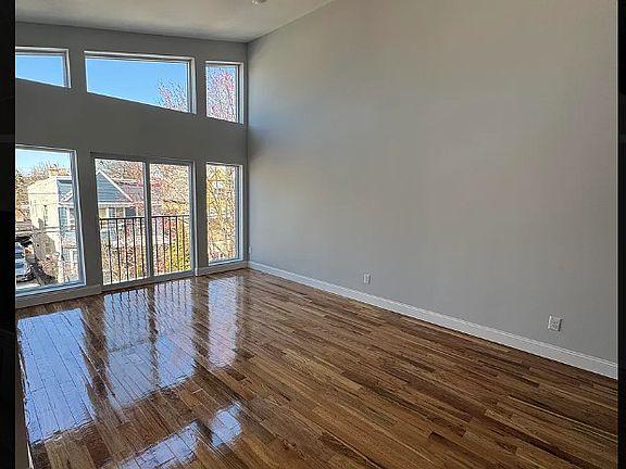 3rd image of 832 S 19th St Floor 3