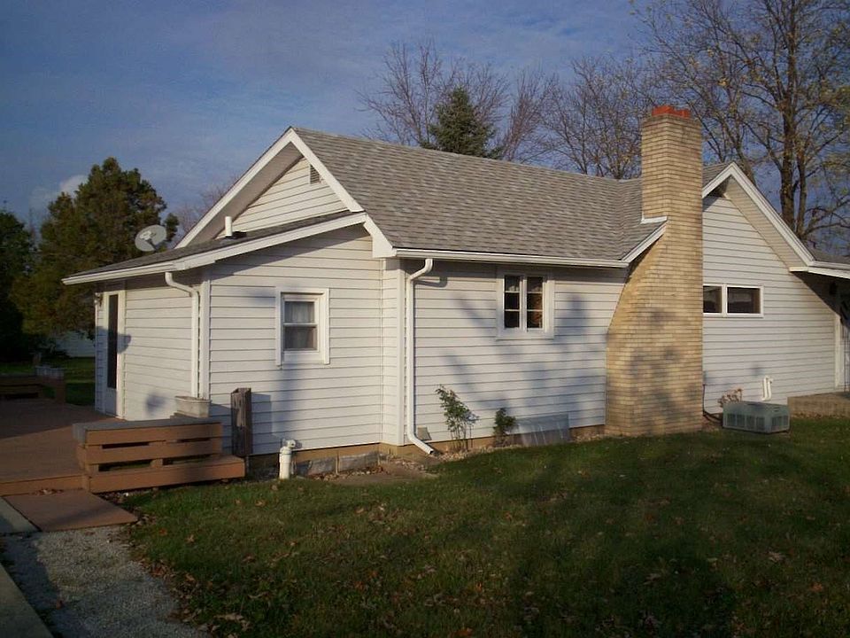 1st image of 11886 NE Smuts St