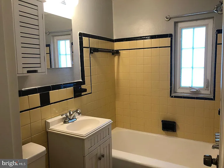 21 E Myrtle St — Photo 19