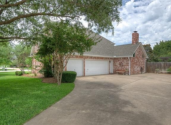 3rd image of 301 Sterling Ct