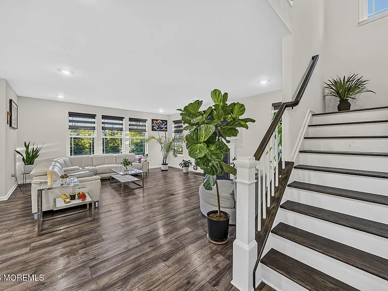 319 Tulip Ct — Photo 14