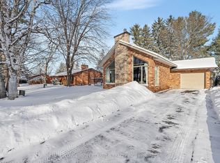 33 Rutherford Cres, Ottawa, ON K2K1N1