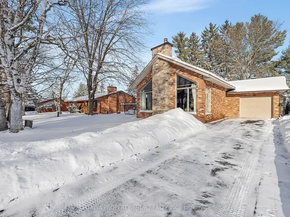 33 Rutherford Cres, Ottawa, ON K2K 1N1