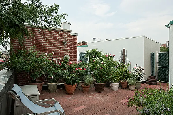 Sold by Brooklyn Real Inc | media 22