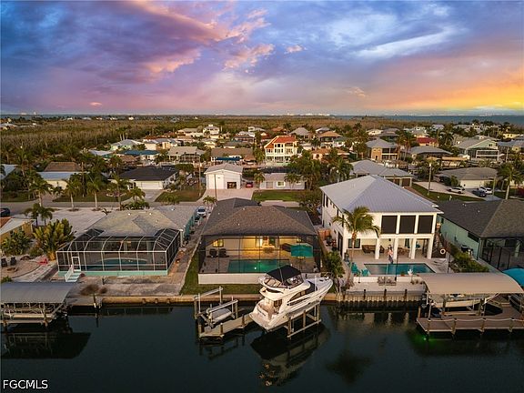2nd image of 2443 Carambola Ln