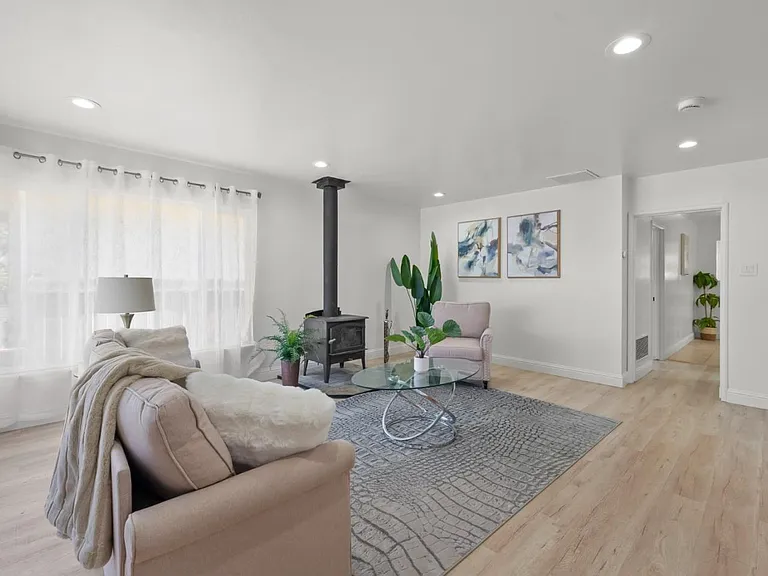 27 Duarte Ave — Photo 2