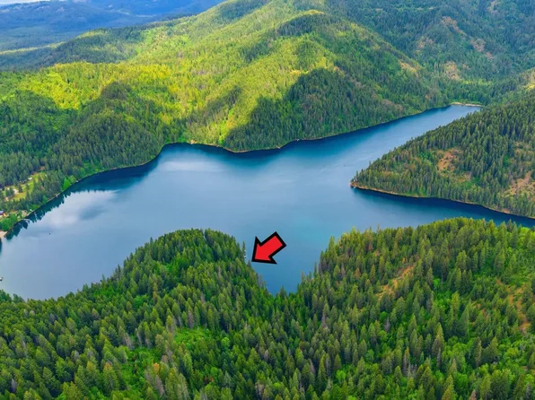 631 Marshall Lake Dr, Newport, WA 99156