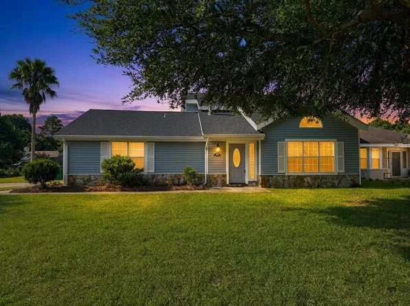 1908 Heartland Dr, Fort Walton Beach, FL 32547
