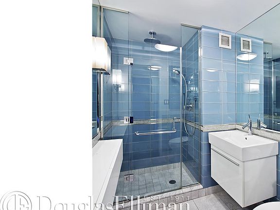5th image of 7 E 14th St APT 20O