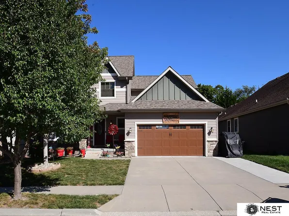 8400 Pinehill Ln, Lincoln, NE 68526