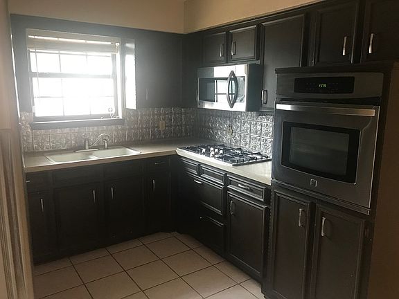 4th image of 4911 Belle Grove Ct