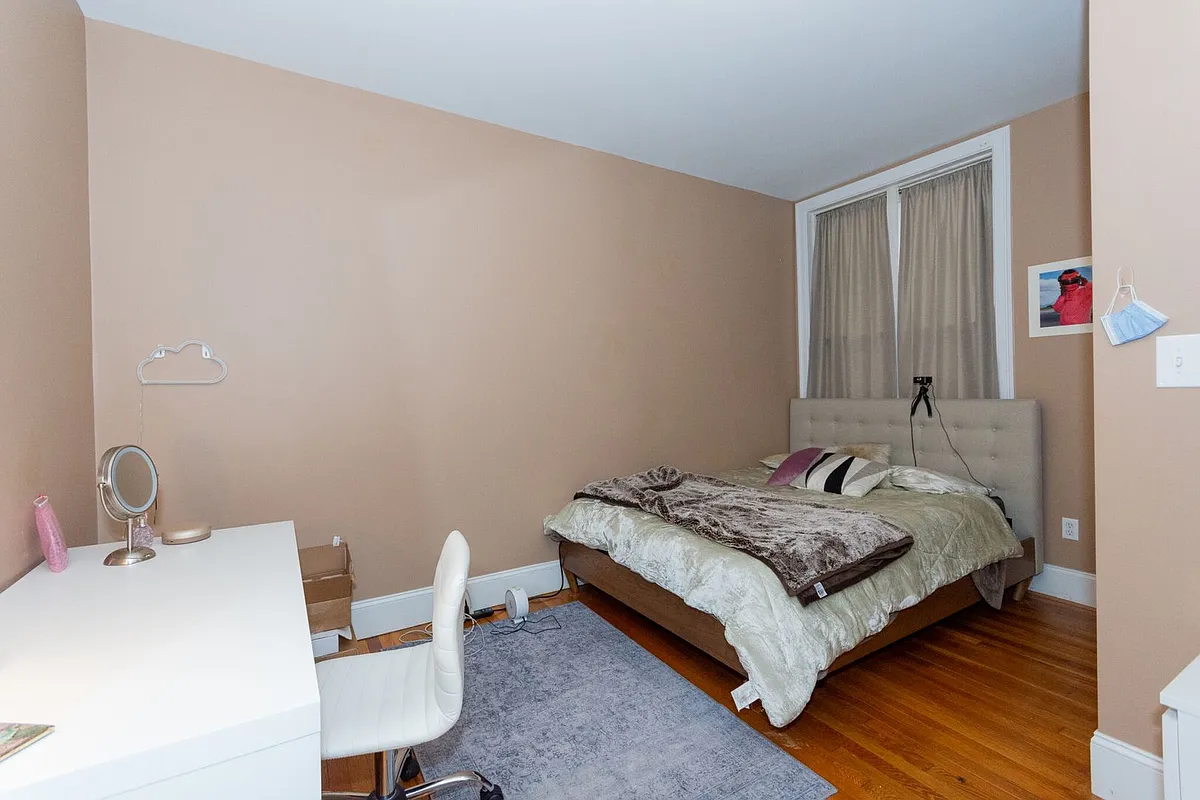 Building Photo - 19 Saint Lukes Rd #1