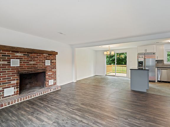 3rd image of 229 Valley Green Dr