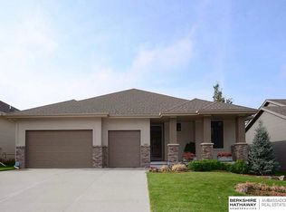 18427 Dewey Ave, Elkhorn, NE 68022