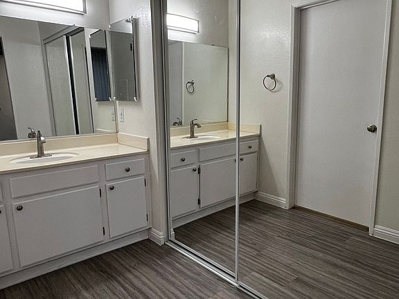 5th image of 8430 Cedros Ave #18