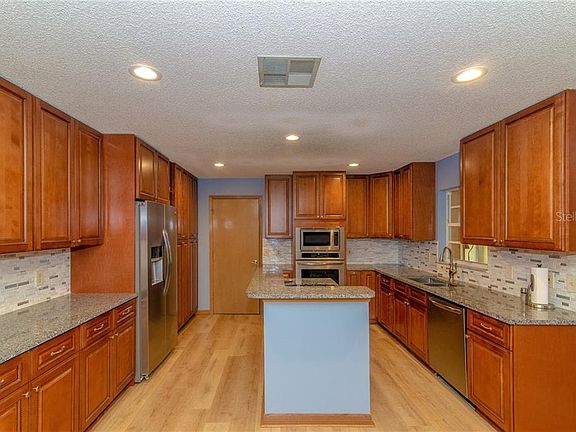4th image of 677 Adriane Park Cir