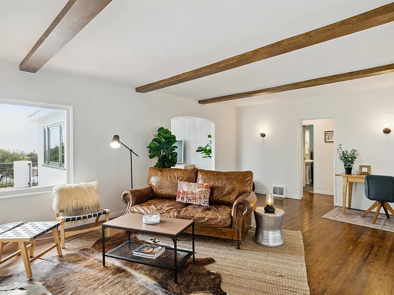 1109 Cliff Dr — Photo 16