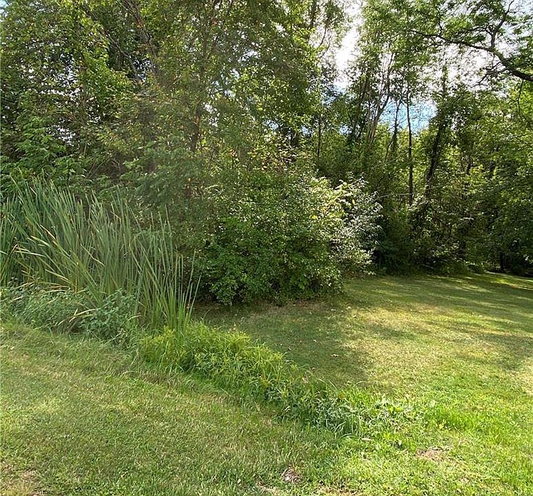 1st image of 16261 Woodlawn Dr
