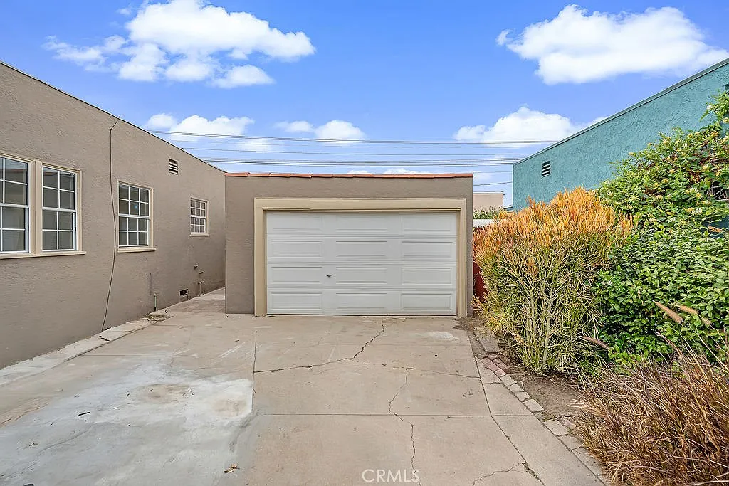 2 bed, 946 sqft, $3,500 — Photo 2
